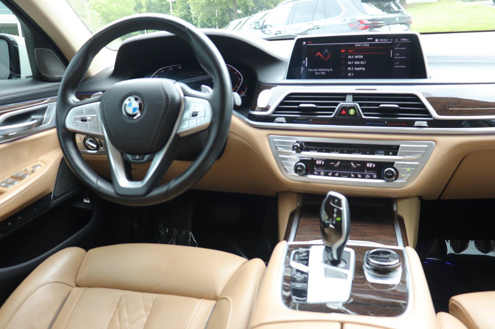 Used 2022 BMW 740i w/ Premium Package RWD image 25