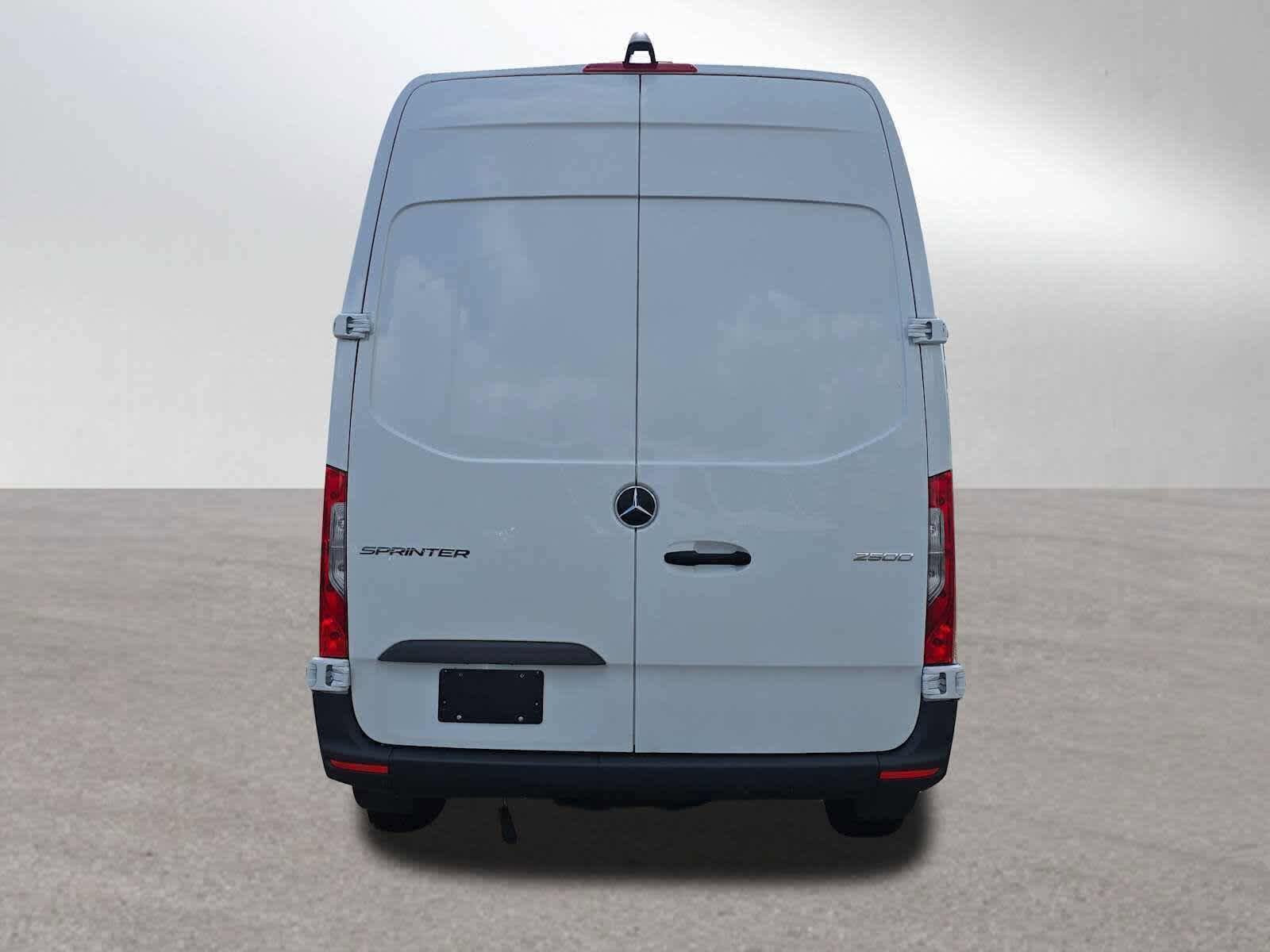 Used 2025 Mercedes-Benz Sprinter 2500 image 4