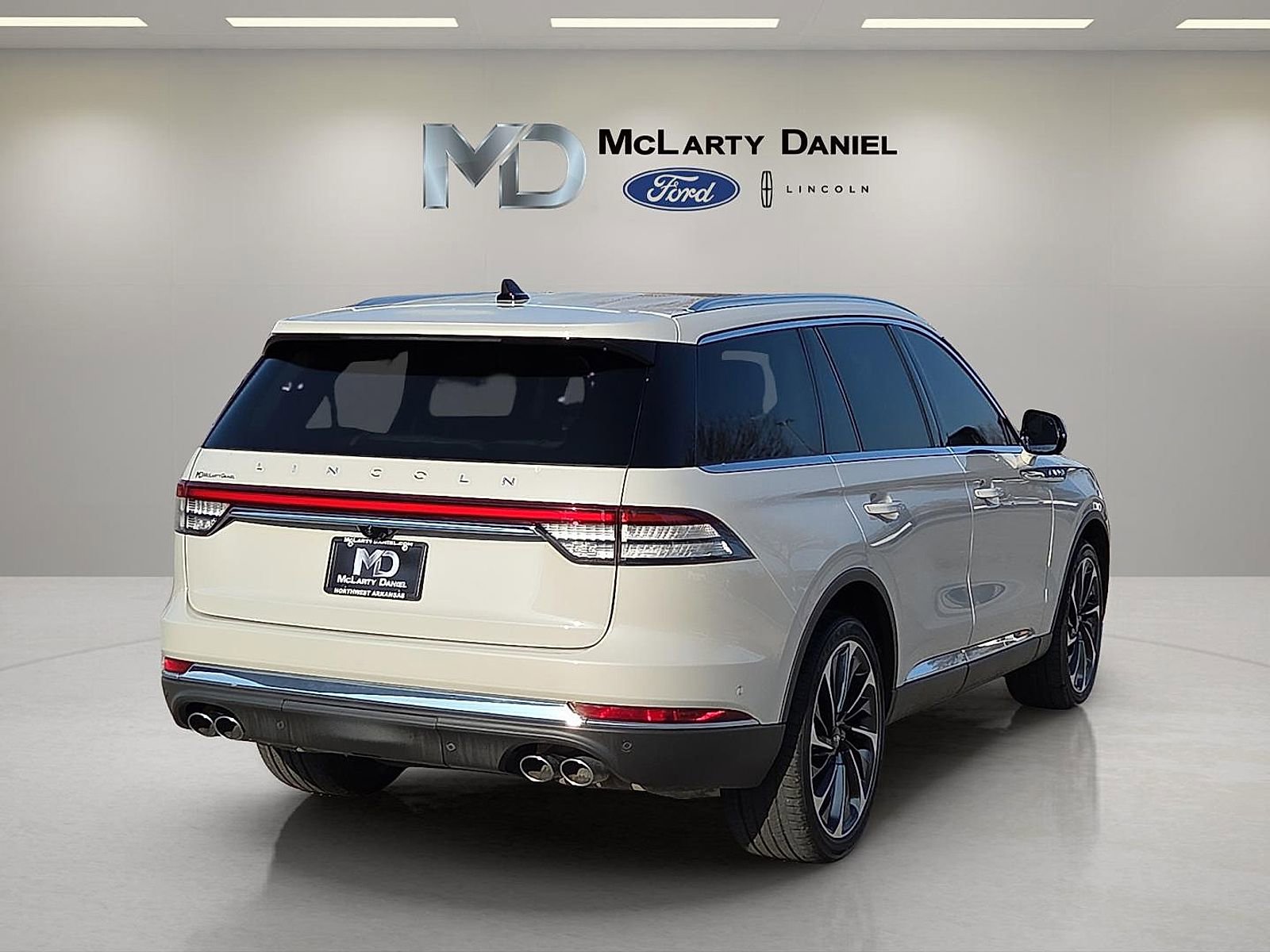 Used 2023 Lincoln Aviator Reserve w/ Equipment Group 201A AWD/4WD image 5