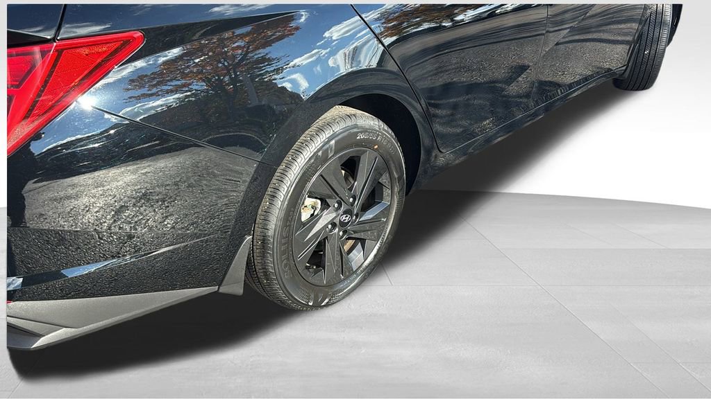 Used 2022 Hyundai Elantra Blue image 8