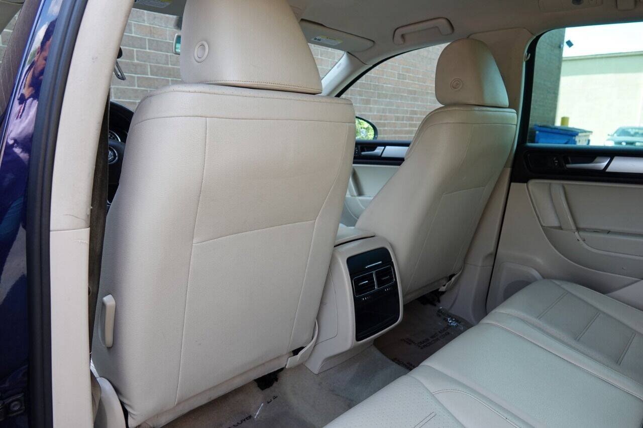 Used 2012 Volkswagen Touareg Sport AWD/4WD image 32