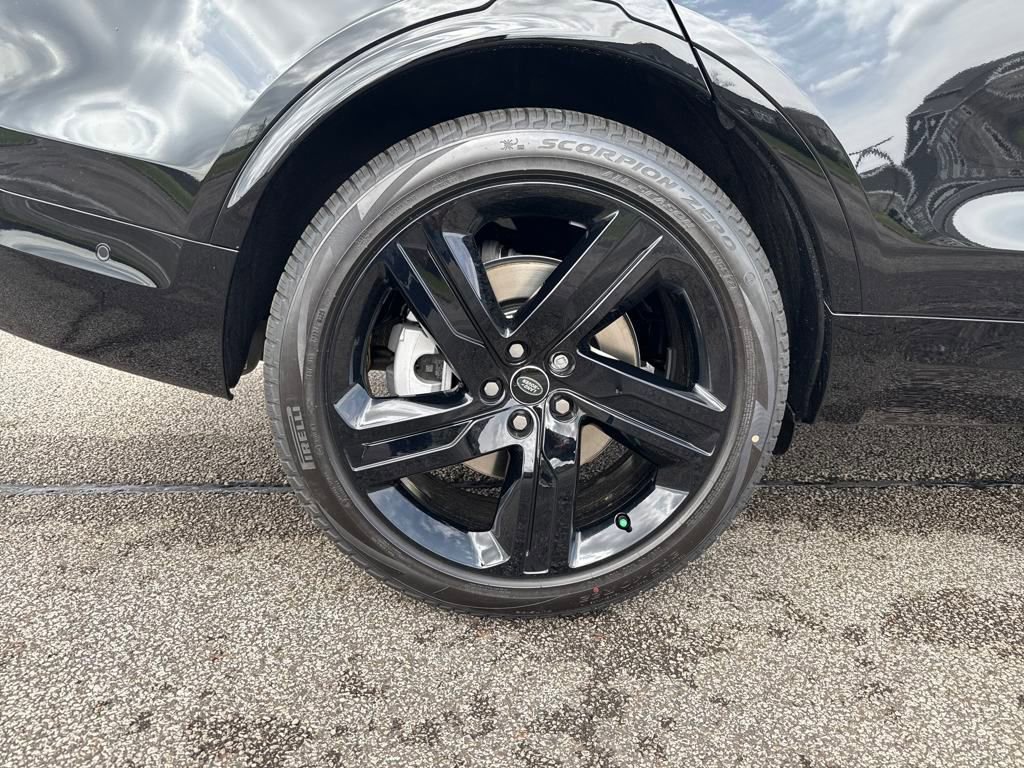 New 2025 Land Rover Discovery Dynamic SE image 25