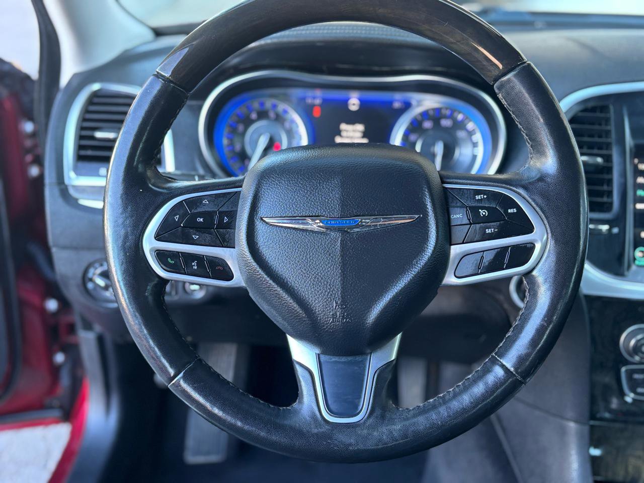 Used 2019 Chrysler 300 Limited AWD/4WD image 18