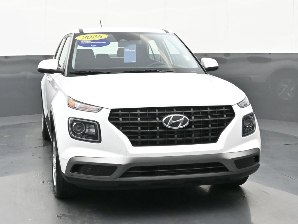 Certified 2025 Hyundai Venue SE image 9