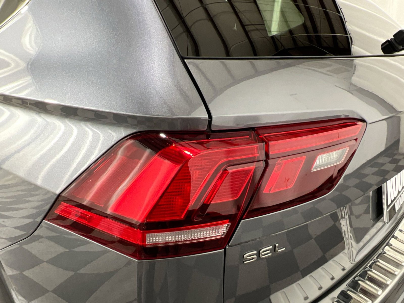 Used 2024 Volkswagen Tiguan SEL R-Line image 16