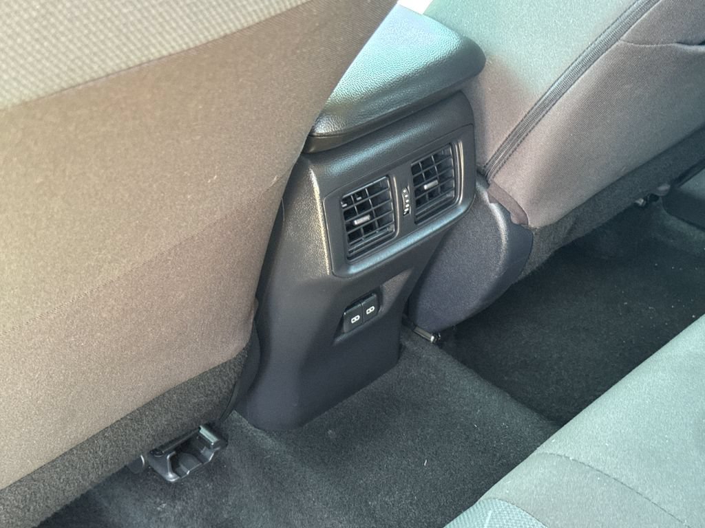 Used 2025 Toyota RAV4 XLE AWD/4WD image 38