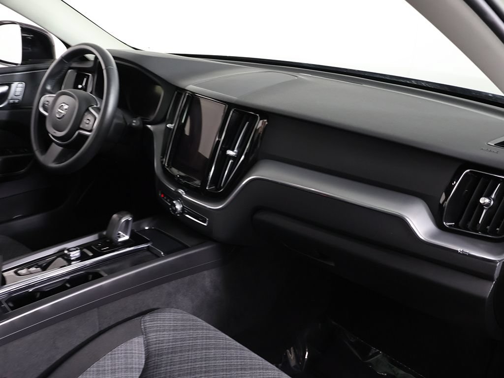 Used 2022 Volvo XC60 B5 Momentum AWD/4WD image 29