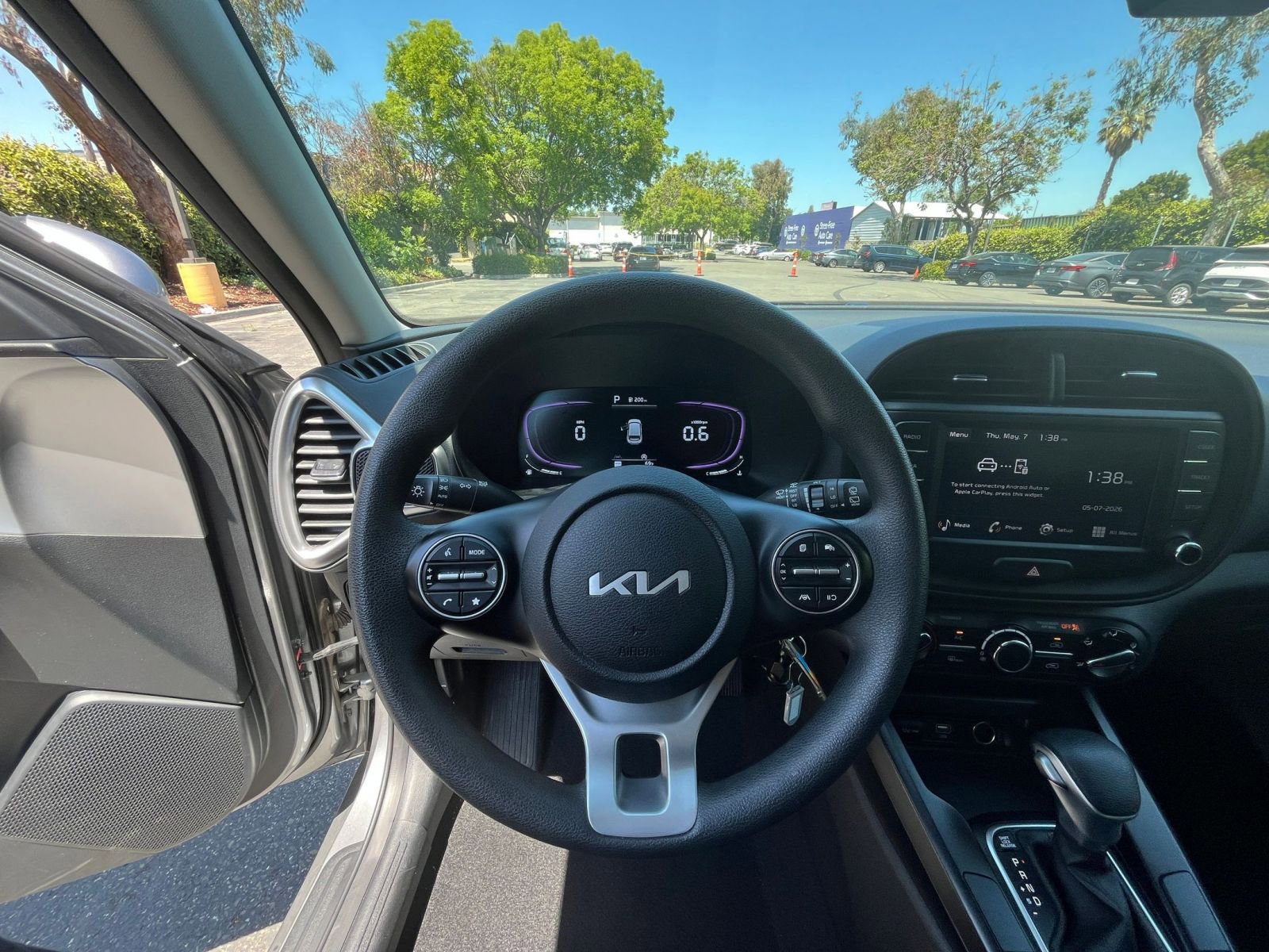 Used 2025 Kia Soul LX w/ LX Technology Package FWD image 32