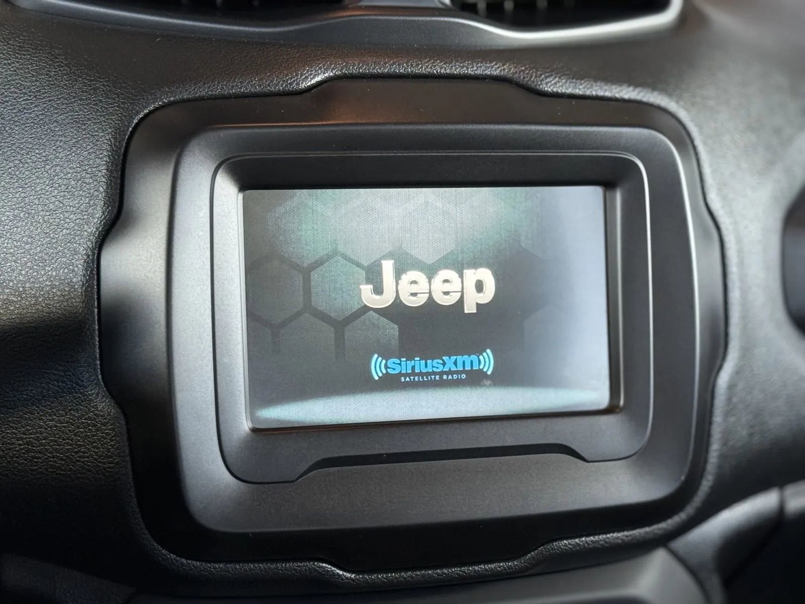 Used 2019 Jeep Renegade Limited w/ Safety and Security Group image 27