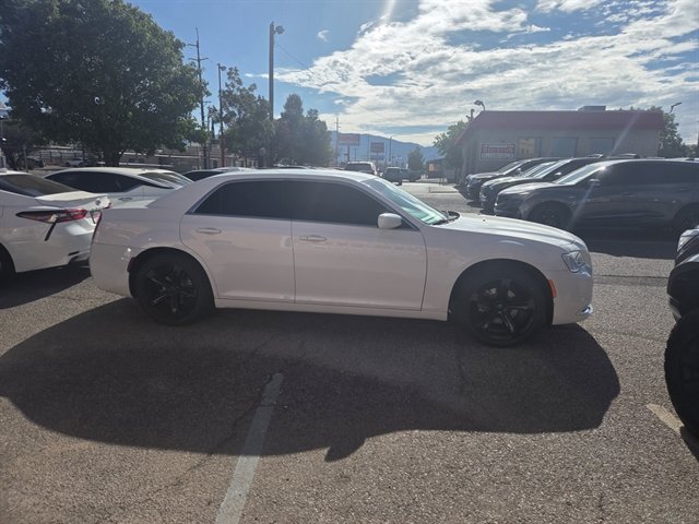 Used 2019 Chrysler 300 Touring w/ Driver Convenience Group RWD image 3