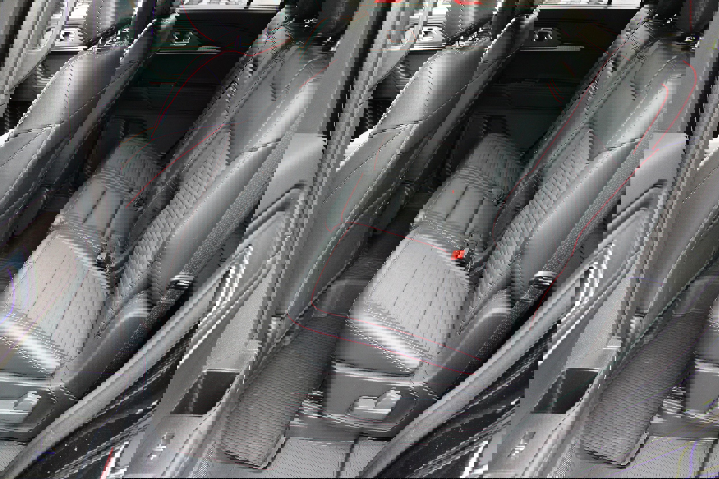 Used 2025 Ford Explorer ST-Line w/ ST-Line Street Pack image 12