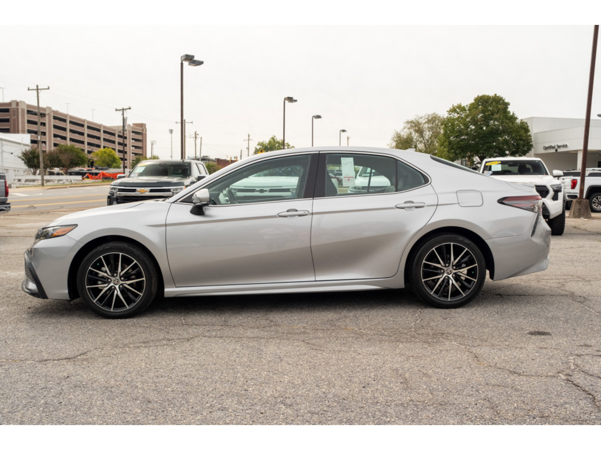 Used 2024 Toyota Camry SE FWD image 5