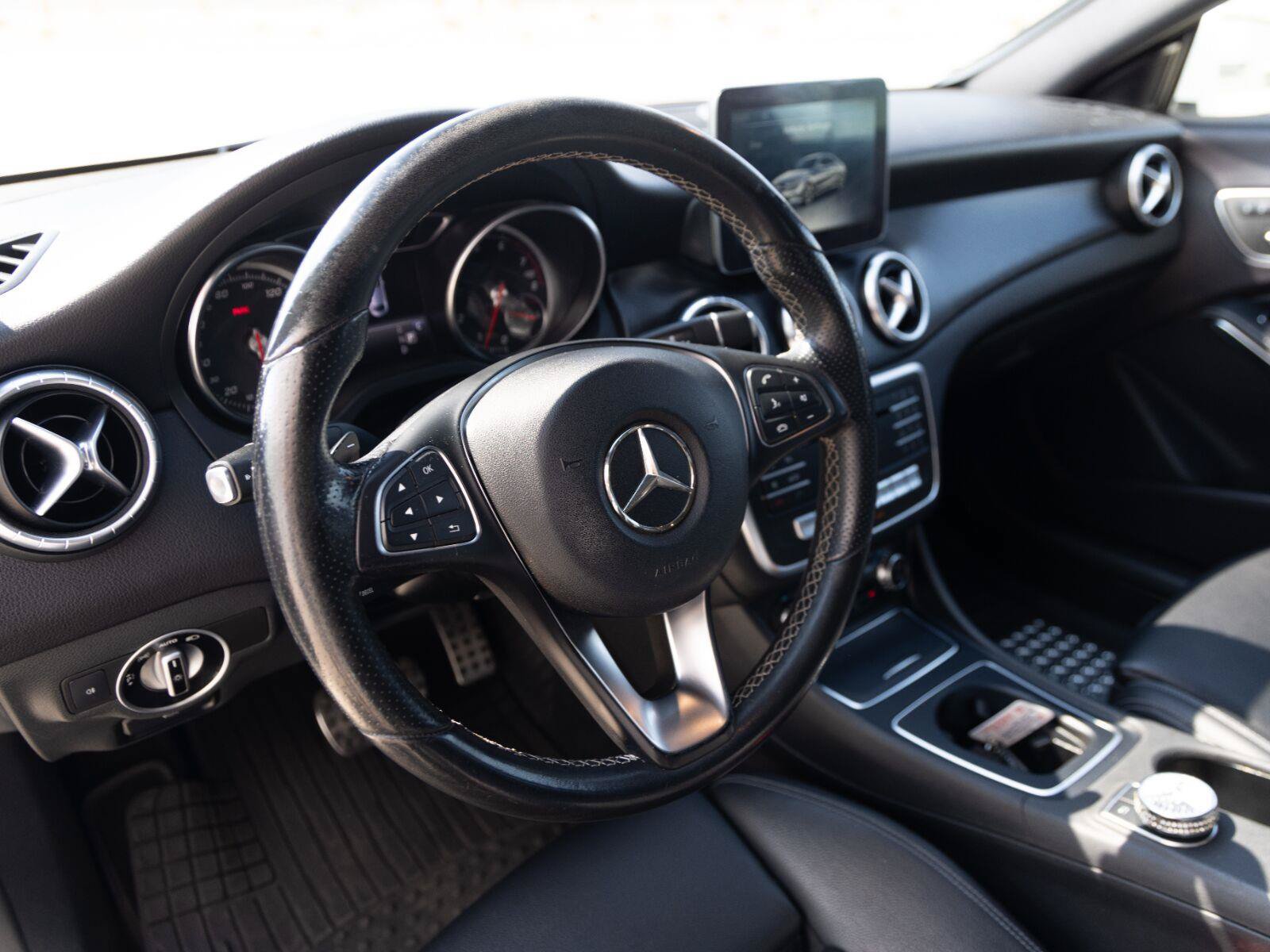 Used 2018 Mercedes-Benz CLA 250 4MATIC image 16