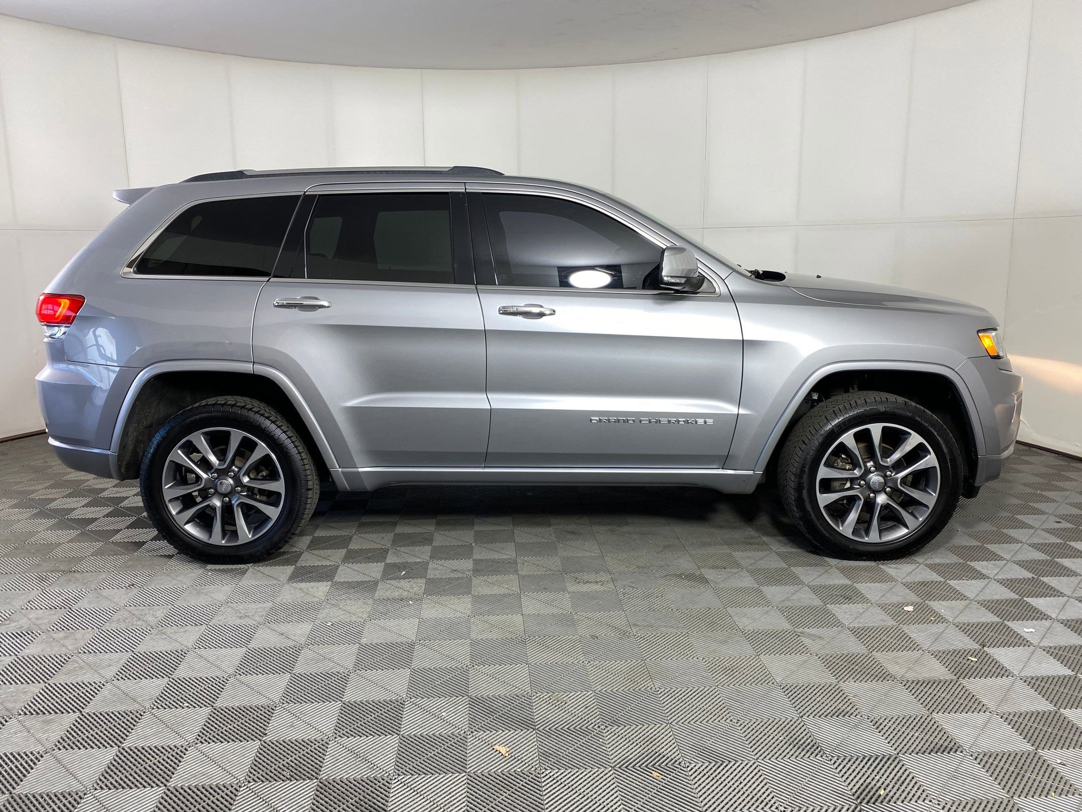 Used 2015 Jeep Grand Cherokee Overland image 7