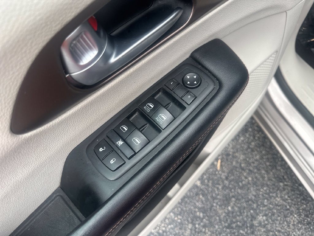 Used 2017 Chrysler Pacifica LX FWD image 13