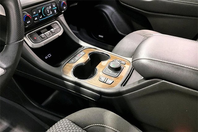 Used 2023 GMC Acadia SLE image 18