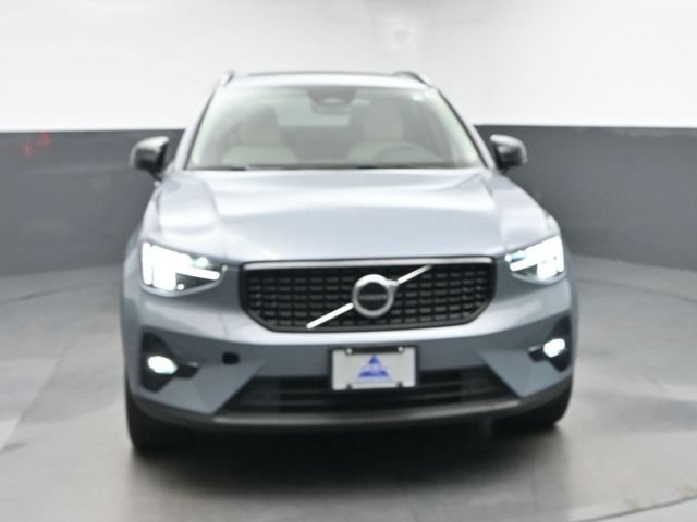 Used 2023 Volvo XC40 B5 Plus w/ Protection Package Premier AWD/4WD image 2