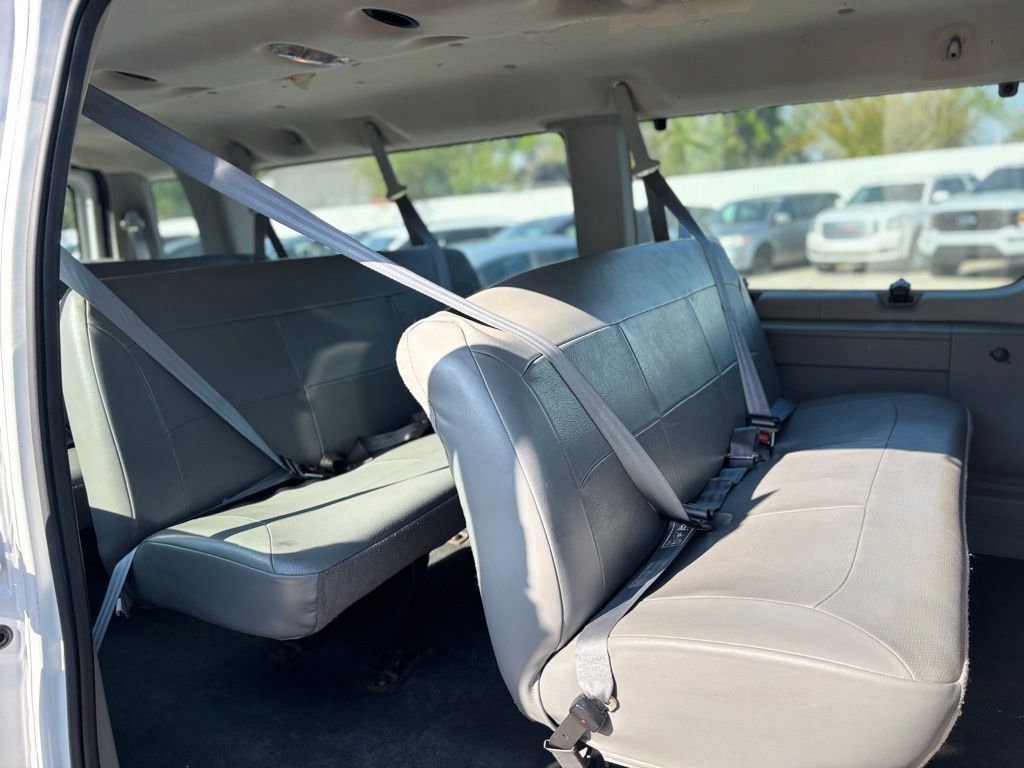 Used 2003 Ford E-350 and Econoline 350 XL RWD image 15