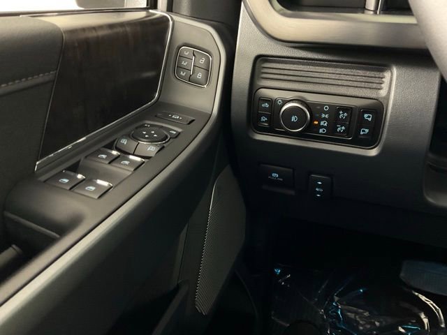 New 2026 Ford F250 Lariat w/ Black Appearance Package AWD/4WD image 18