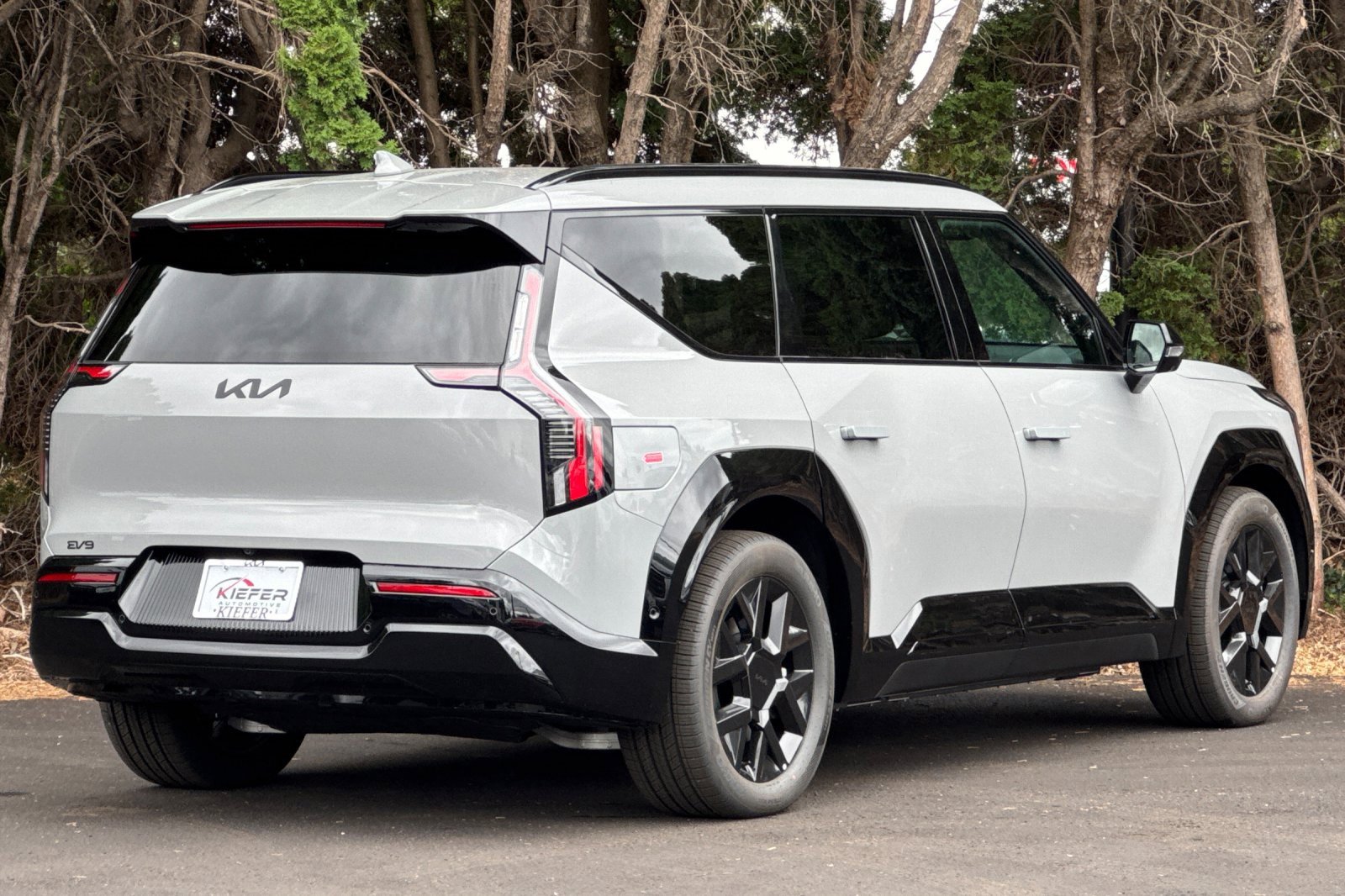 New 2026 Kia EV9 Land w/ Nightfall Edition Package image 3