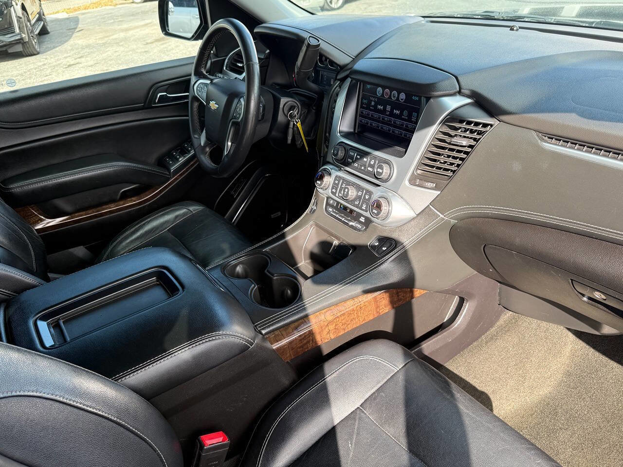 Used 2017 Chevrolet Suburban LT image 25