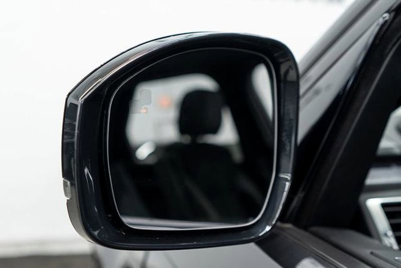 Used 2023 Land Rover Discovery S R-Dynamic image 53