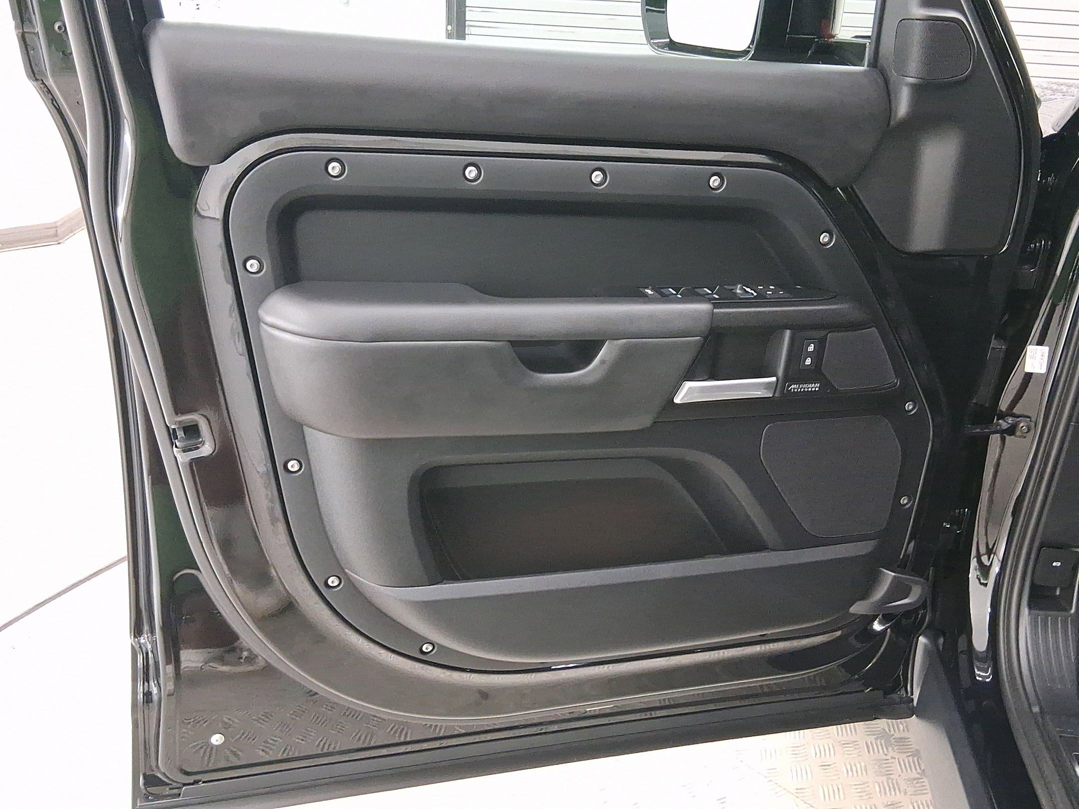 New 2025 Land Rover Defender 110 V8 image 19