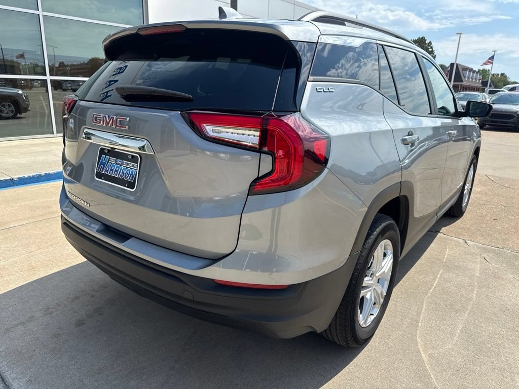 Used 2024 GMC Terrain SLE w/ Driver Convenience Package FWD image 5