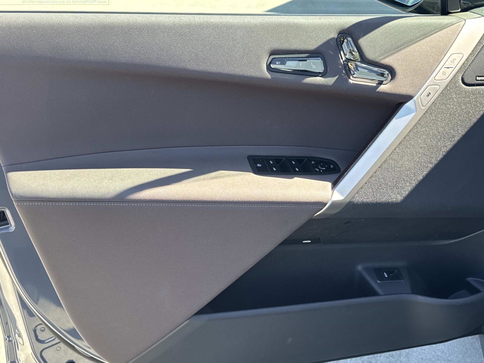 Used 2022 BMW iX xDrive50 w/ Premium Package image 14