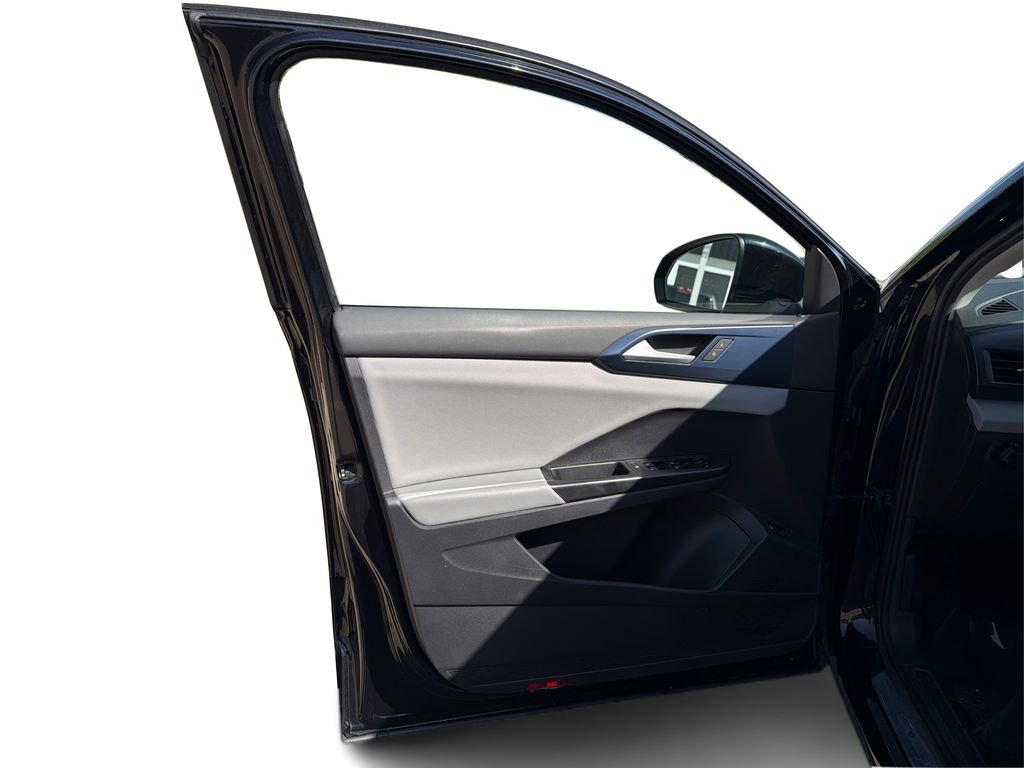 Used 2022 Volkswagen Taos SE w/ Panoramic Sunroof Package FWD image 21