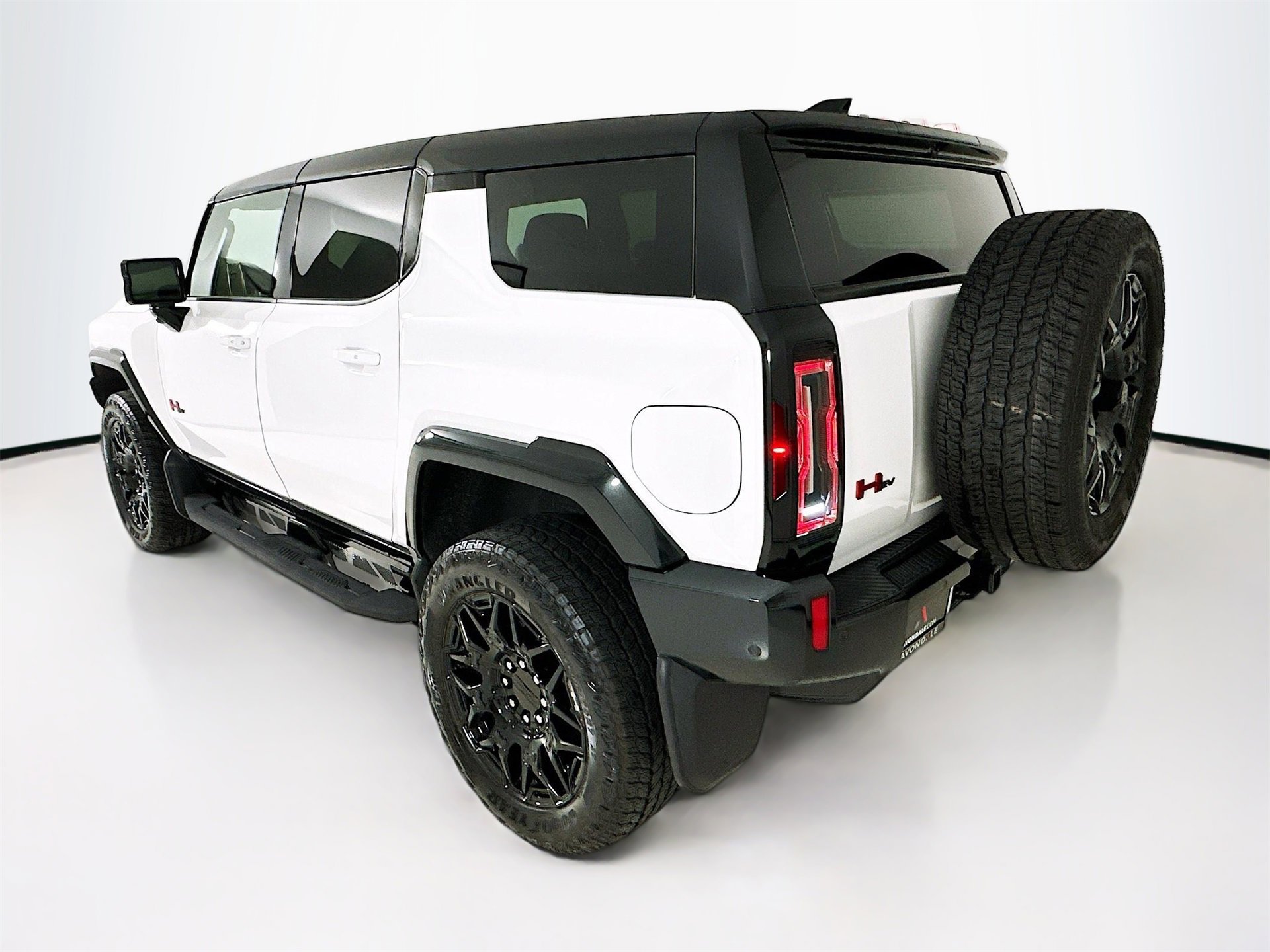 Used 2025 GMC Hummer EV 2X w/ LPO, Sport Package image 6