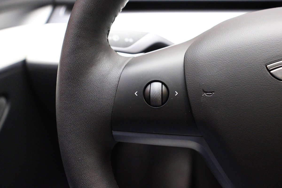 Used 2023 Tesla Model Y Performance image 42
