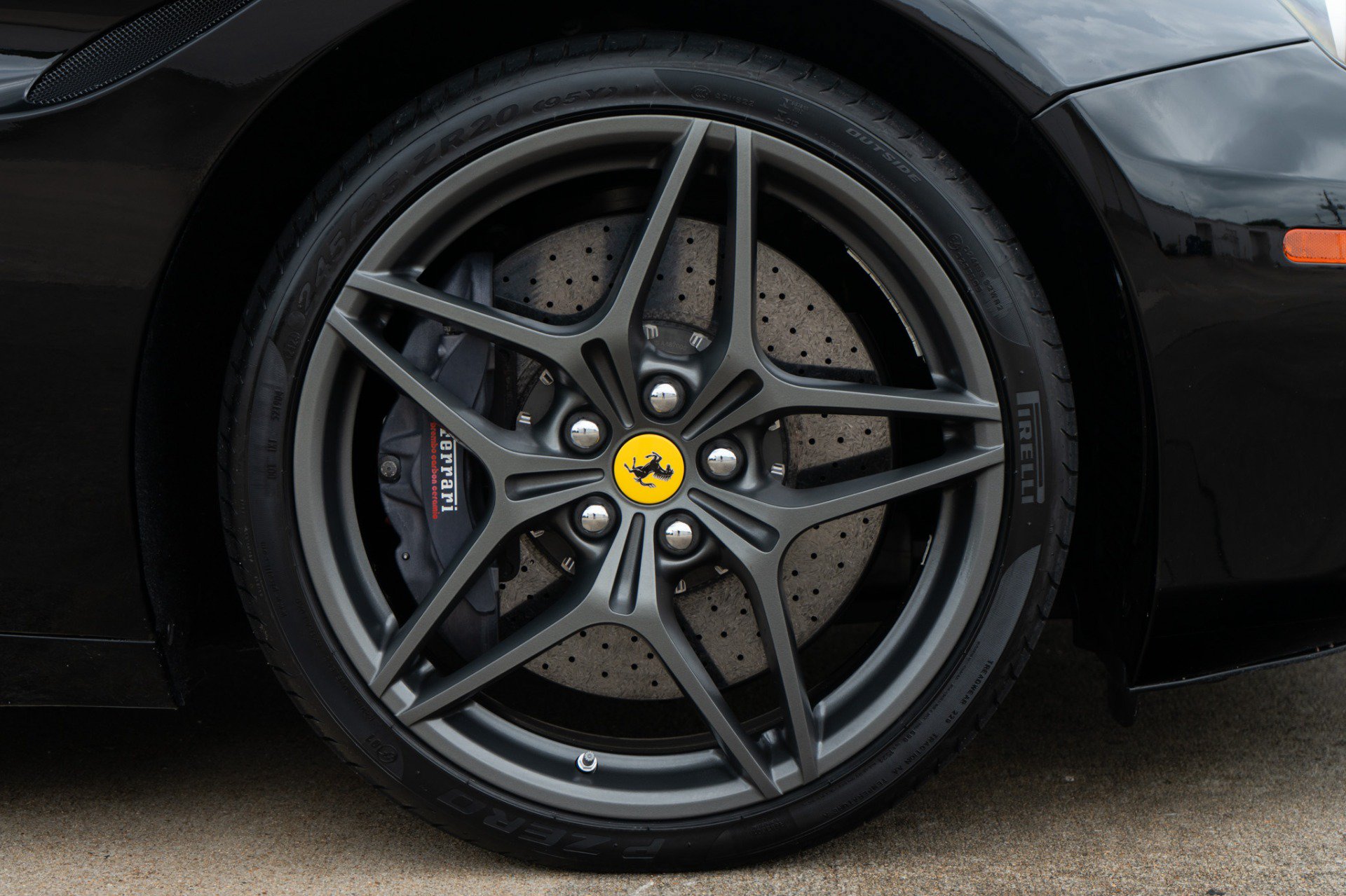 Used 2018 Ferrari California T RWD image 43