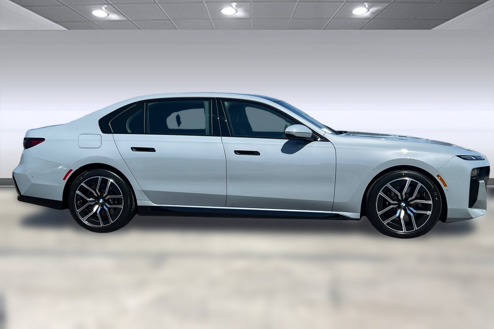 New 2025 BMW 740i image 7
