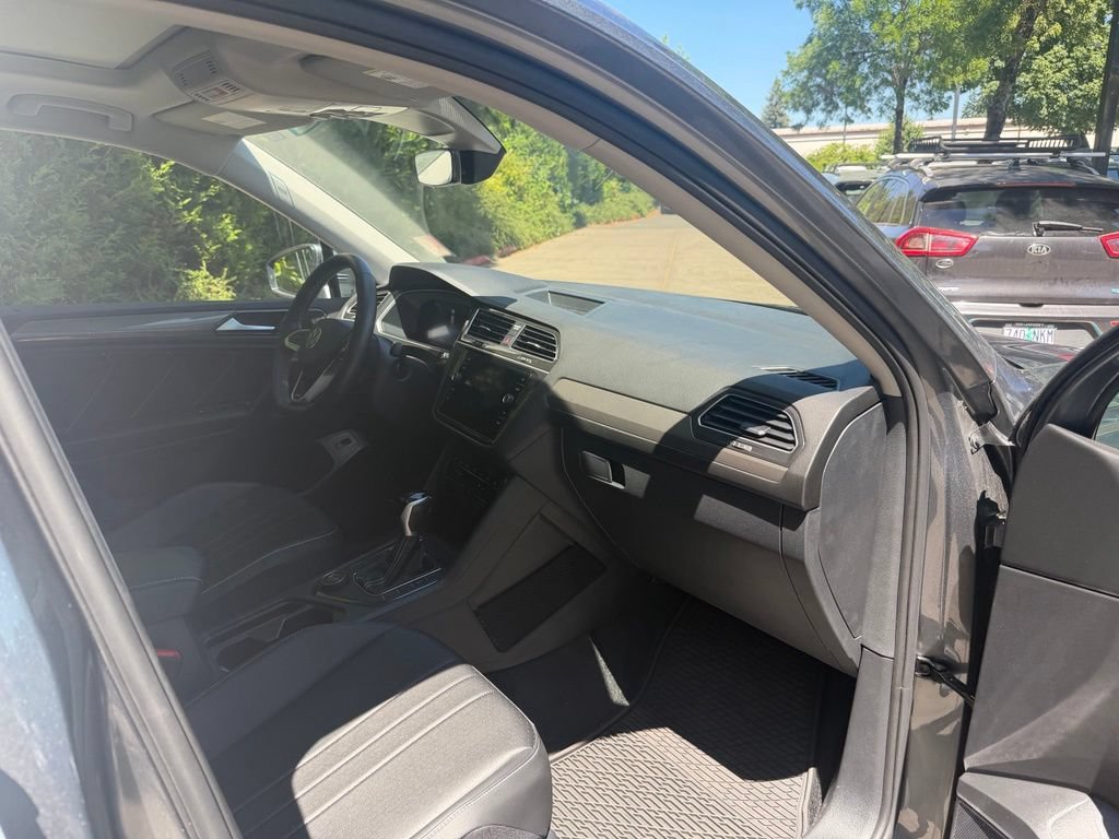 Used 2024 Volkswagen Tiguan SE AWD/4WD image 16