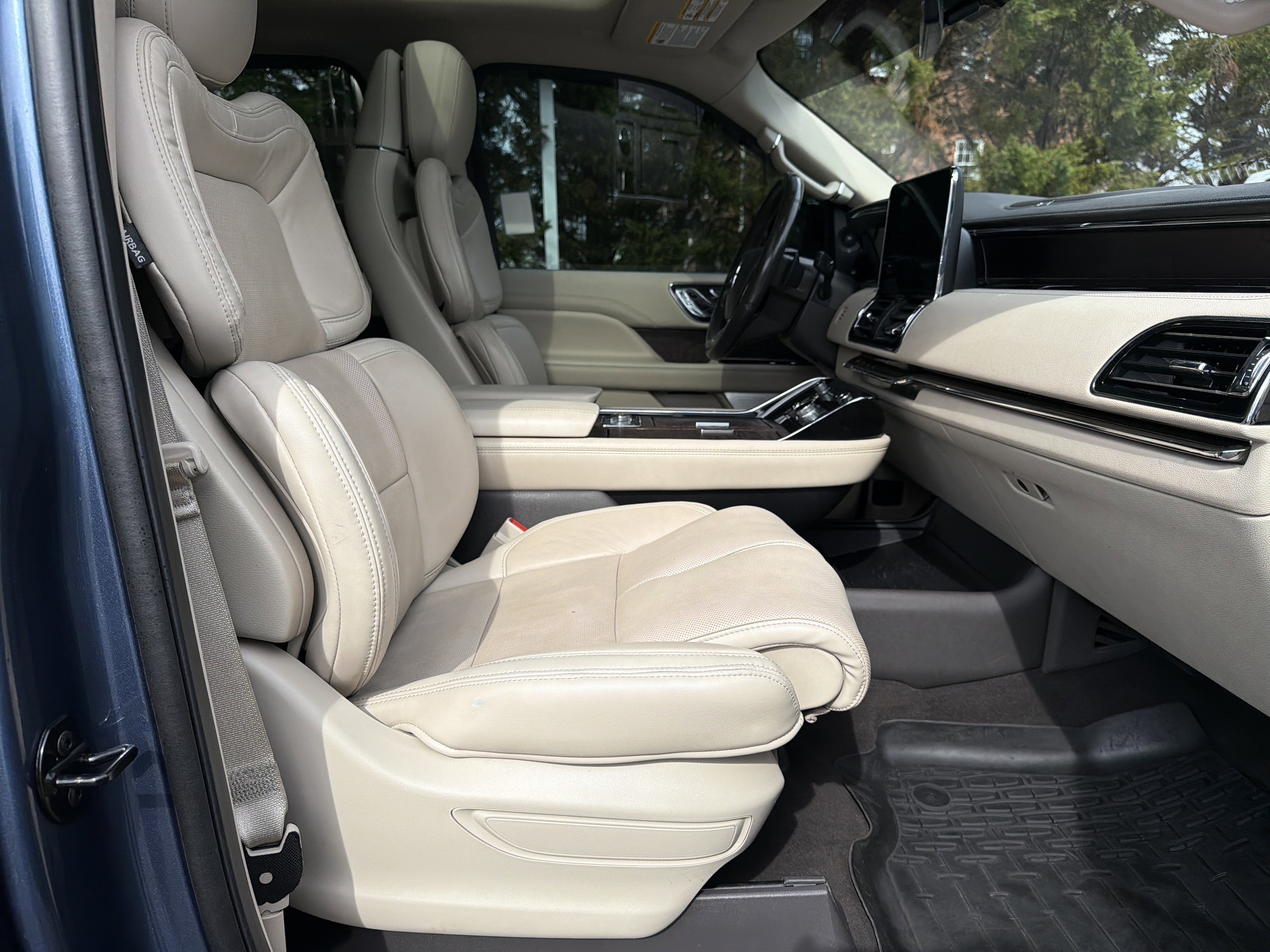 Used 2020 Lincoln Navigator L Reserve w/ Luxury Package image 34