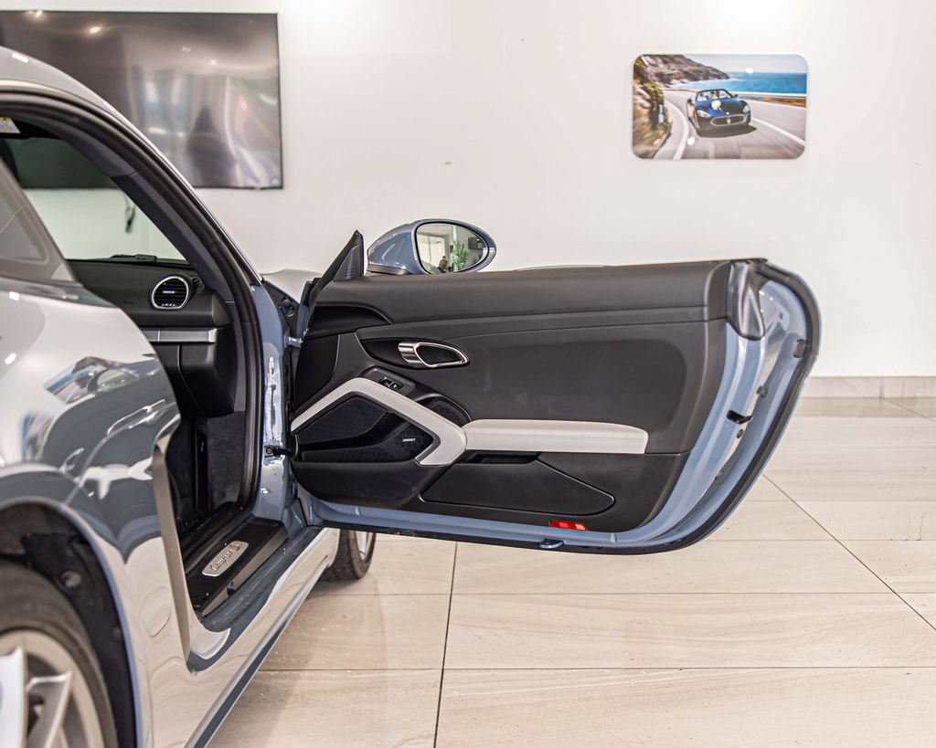 Used 2018 Porsche 718 Cayman S RWD image 34