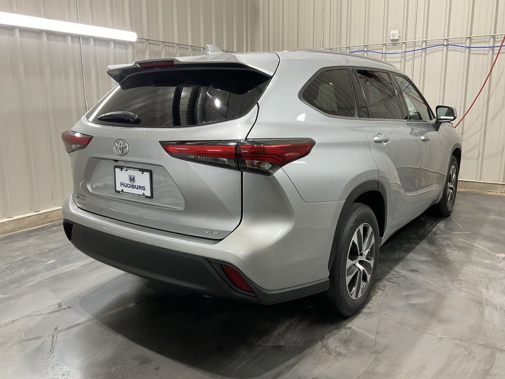 Used 2021 Toyota Highlander XLE image 24