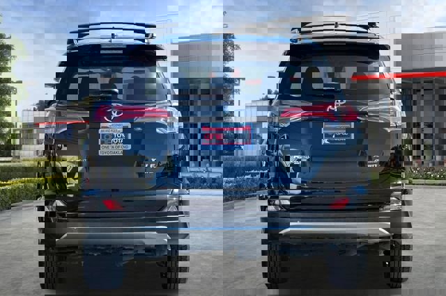 Used 2018 Toyota RAV4 XLE image 5