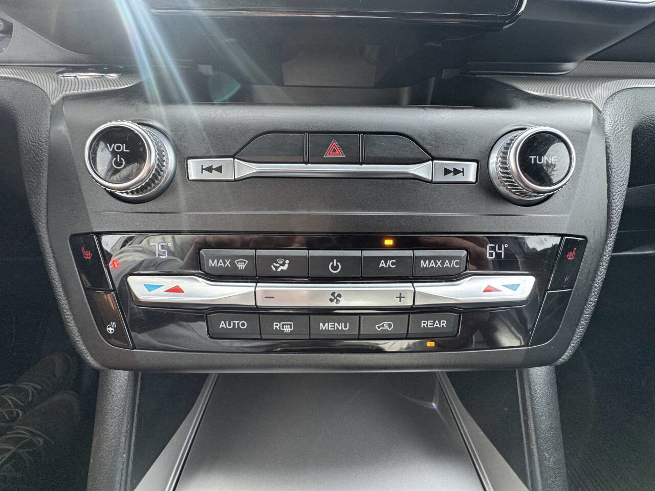 Used 2020 Ford Explorer XLT w/ Equipment Group 202A image 21