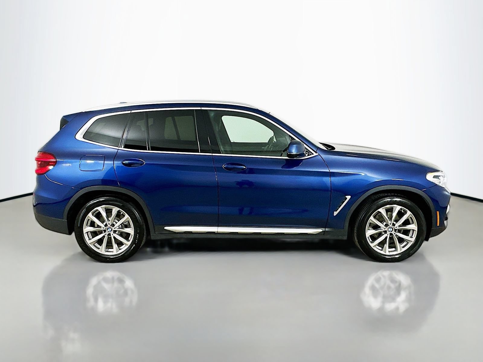 Used 2018 BMW X3 xDrive30i w/ Premium Package AWD/4WD image 4
