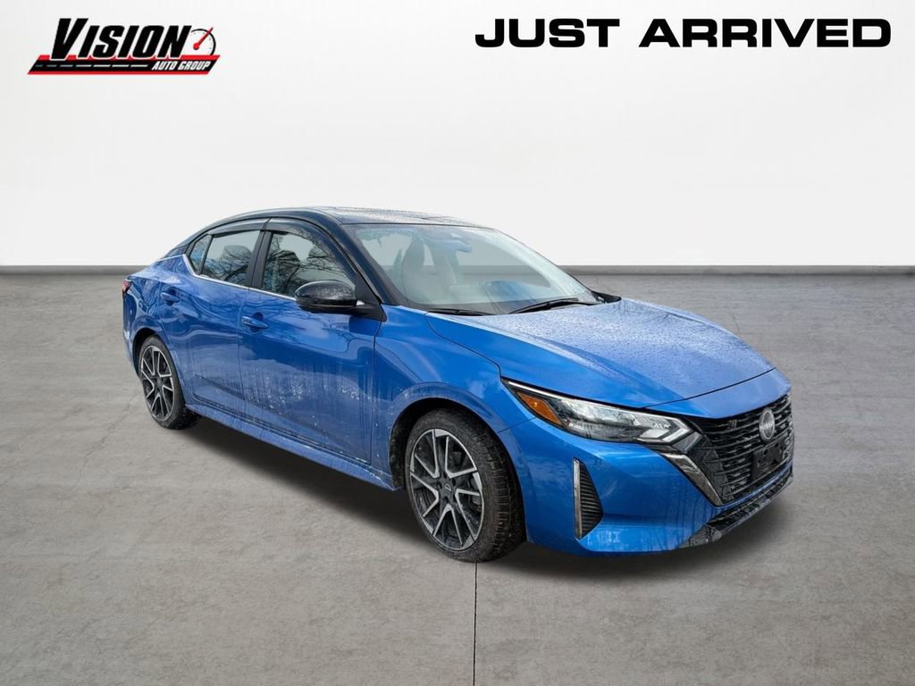 Used 2025 Nissan Sentra SR w/ SR Premium Package image 3