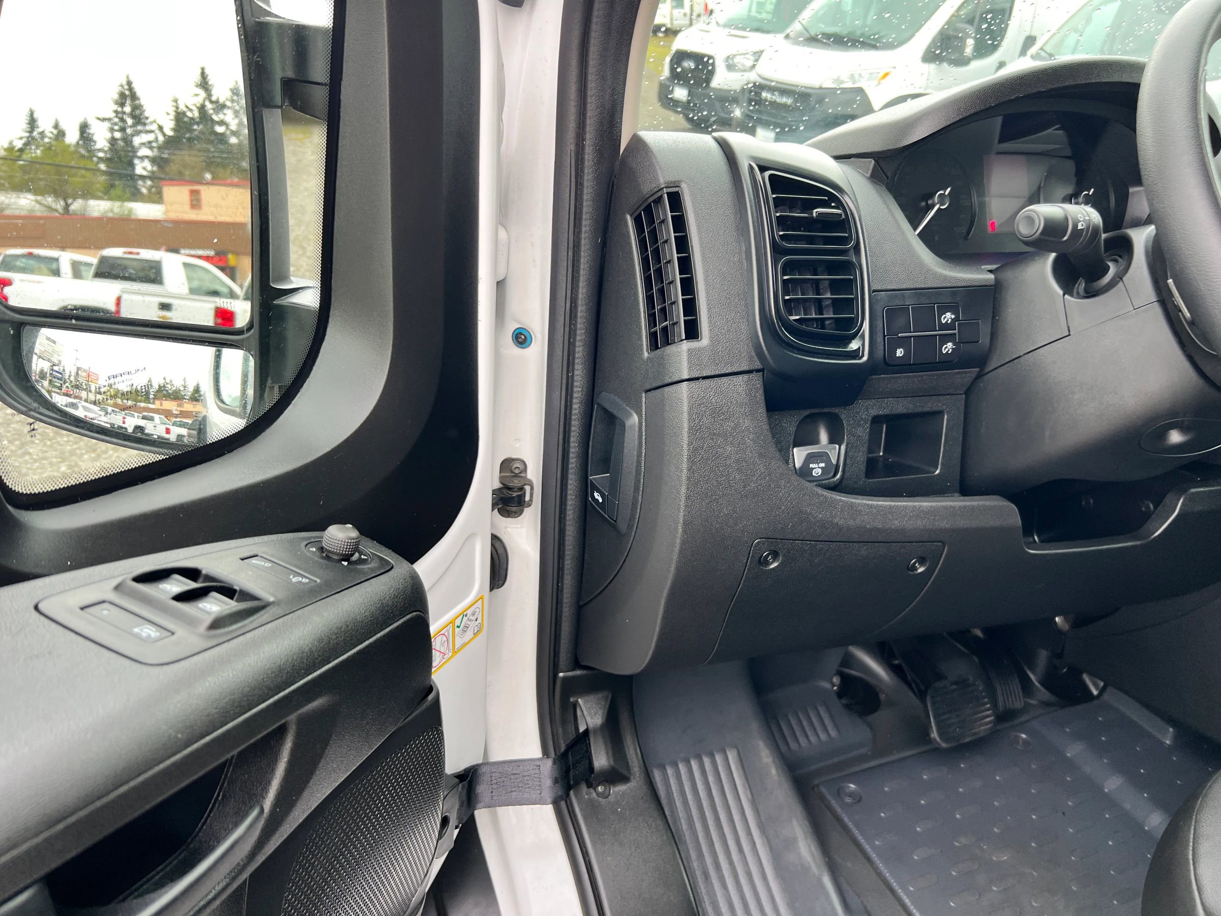 Used 2025 RAM ProMaster 3500 w/ Convenience Group FWD image 9