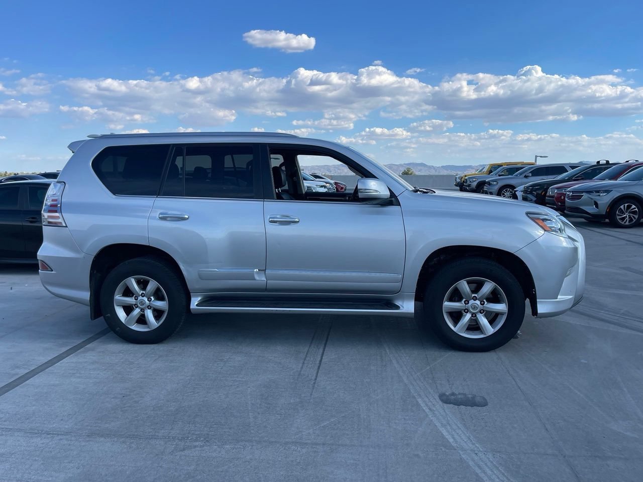 Used 2018 Lexus GX 460 w/ Navigation Package AWD/4WD image 3