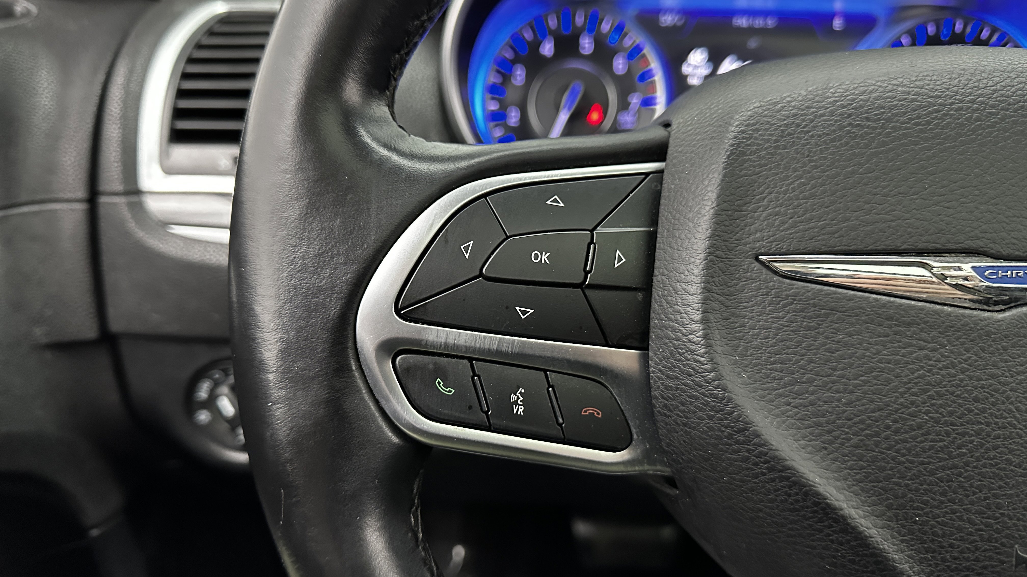 Used 2018 Chrysler 300 Touring L image 19