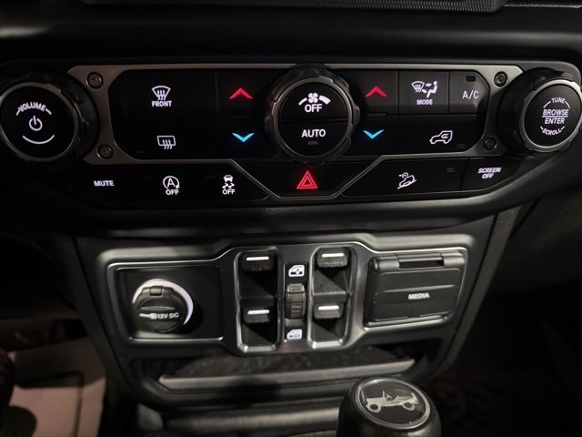 Used 2020 Jeep Wrangler Unlimited Sahara image 35