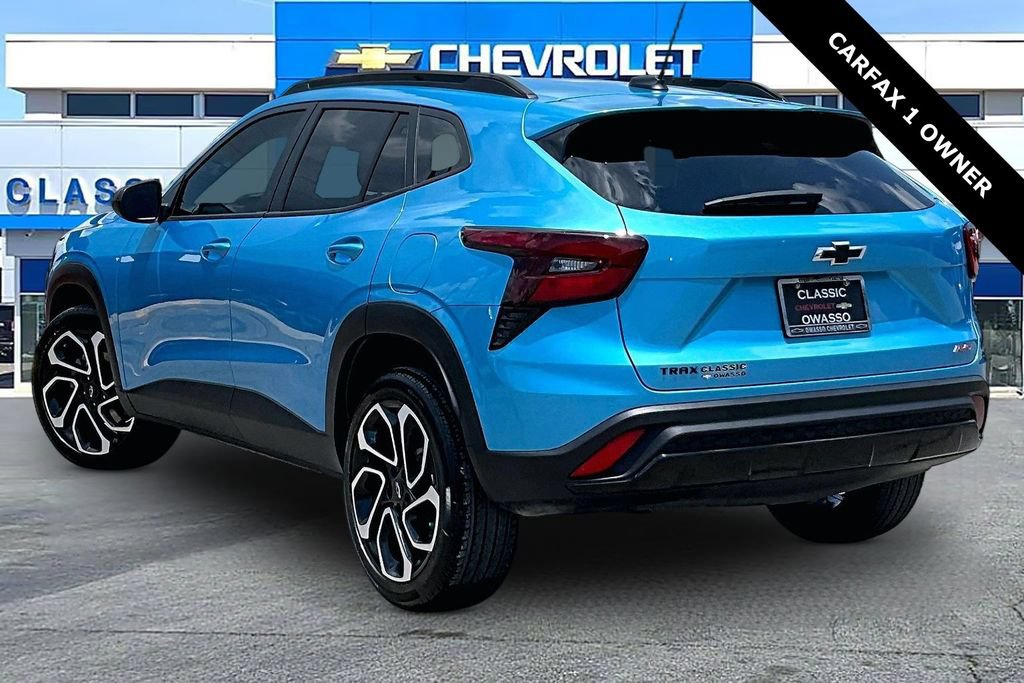 Used 2025 Chevrolet Trax RS FWD image 3