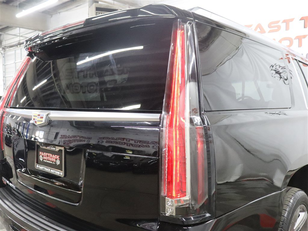 Used 2018 Cadillac Escalade ESV Luxury AWD/4WD image 9