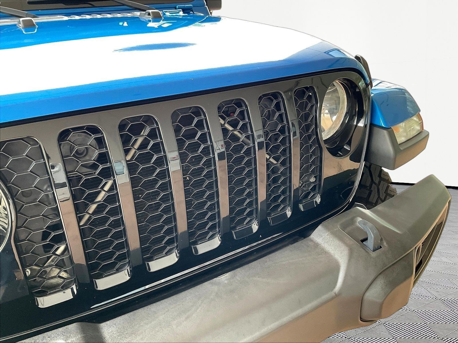 Used 2021 Jeep Gladiator Sport AWD/4WD image 32