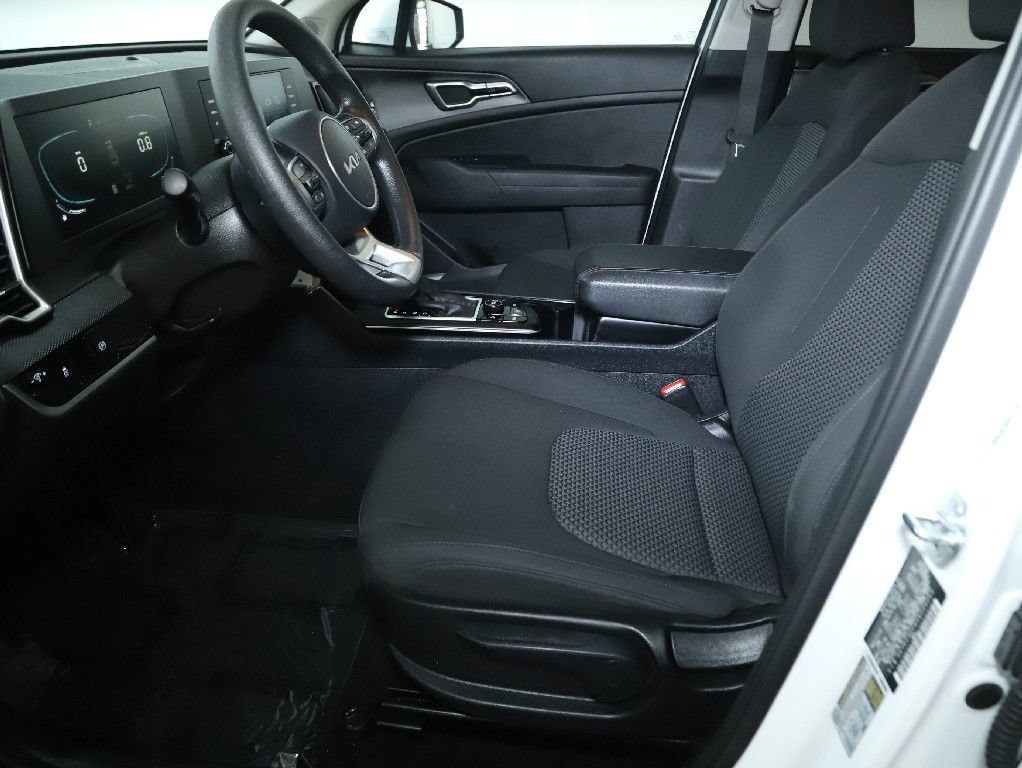 Used 2025 Kia Sportage LX FWD image 18